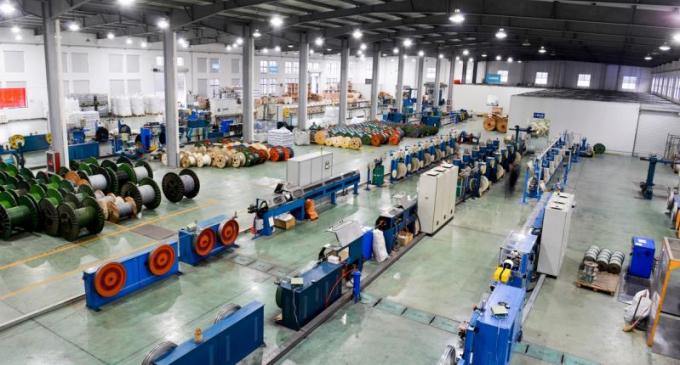 ADSS c&acirc;ble optique ext&eacute;rieur mode unique c&acirc;ble optique MDPE c&acirc;ble optique 24 c&oelig;urs c&acirc;ble optique c&acirc;ble fibre optique 14