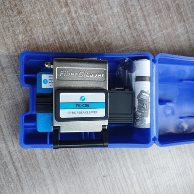 Kit de découpage de fibres optiques de haute précision pour la découpe de fibres nues de 9 à 16 mm ≤ 0,5°