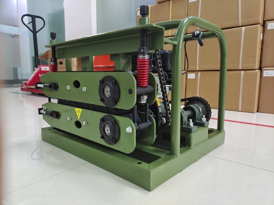Machine à pousser et à tirer des câbles en fibre optique
