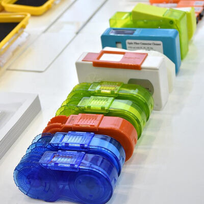 Le stylo de nettoyage en fibre optique MPO est un mini nettoyeur optique court.