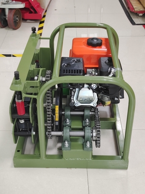 Machine à pousser et à tirer des câbles en fibre optique